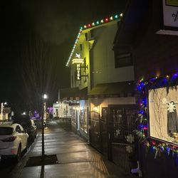 Hotel Stevenson - Outside at night.