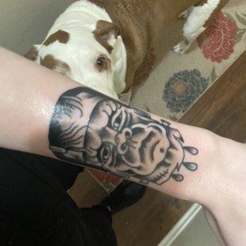 Luckys Tattoo - Tattoo Near Me - Santa Susana, California