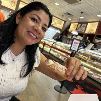 Carlo's Bakery - Bakeries Near Me - Hoboken, New Jersey