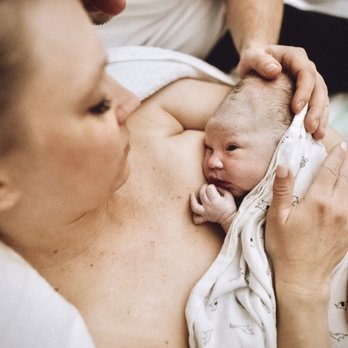 Natural Childbirth 101 - Gazing into his mothers eyes. - Midwives Near Me Natural Childbirth 101 - Gazing into his mothers eyes. - Midwives Near Me