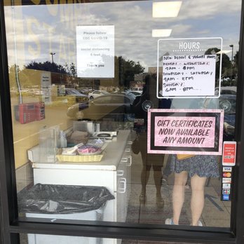 Donuts & Yogurt - Signs seen on their door. "Please follow CDC COVID-19 Social Distancing 6 Feet." - Ice Cream & Frozen Yogurt Near Me - Tracy, California