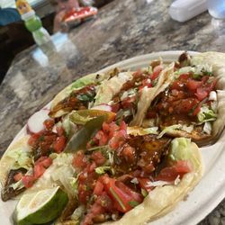 Mi Cocina Taco Truck - Fish tacos