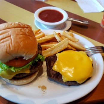 Junior's Restaurant & Bakery - Foxwoods - Yes, it's as good as it looks! - American Near Me - Mashantucket, Connecticut Junior's Restaurant & Bakery - Foxwoods - Yes, it's as good as it looks! - American Near Me - Mashantucket, Connecticut