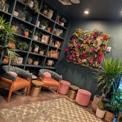 Leela's Wine Bar - Trophy Club - Cute plant themed seating area