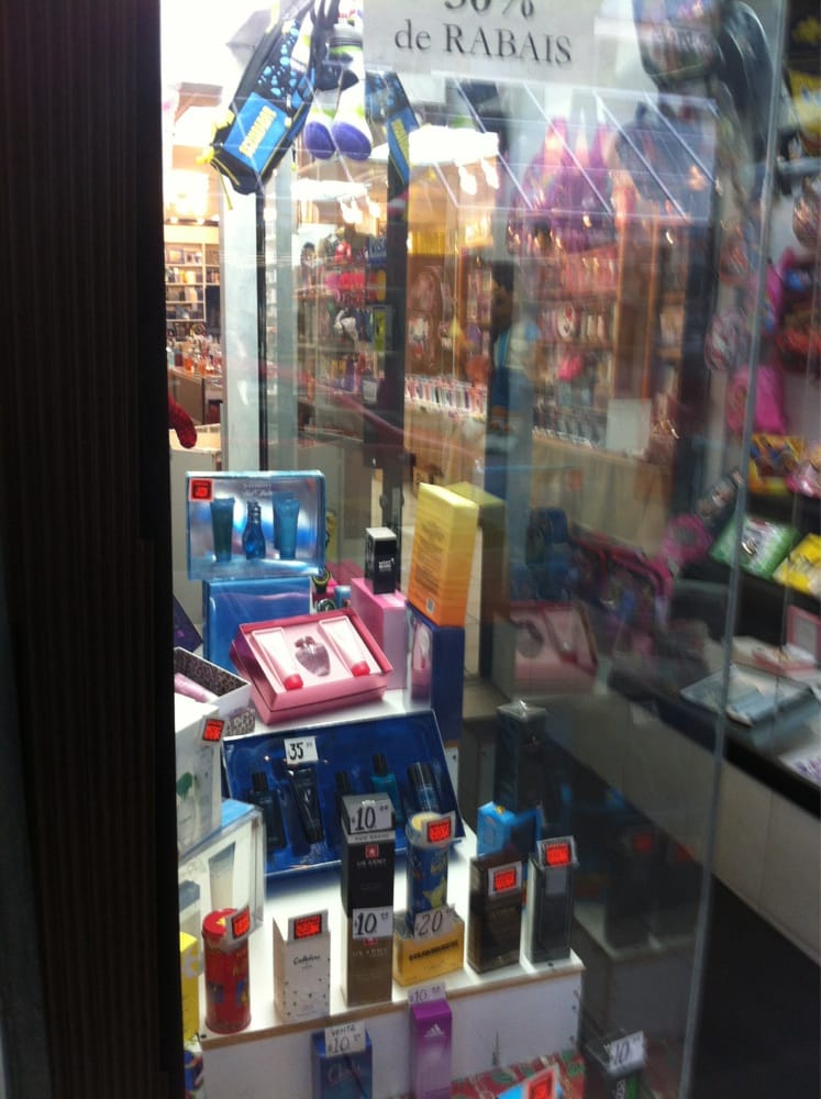 ATI PERFUMES AND GIFTS 7020, Rue SaintHubert, Montréal, Quebec