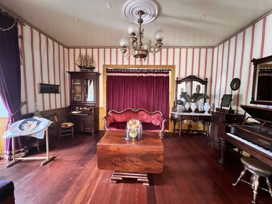 Cosmopolitan Hotel and Restaurant by null