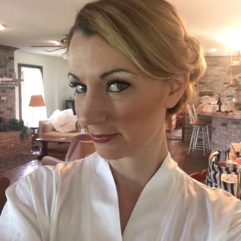 Brushworx - My makeup was perfect! I have oily skin and was concerned but it stayed all night long! No touch ups necessary! - Makeup Artists Near Me