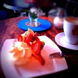 Café Blüte - Obstkuchen mit Sahne = lecker :)