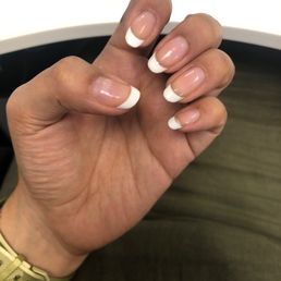 Three week, going on four, old gel manicure. can't even tell they've grown from far away! Three week, going on four, old gel manicure. can't even tell they've grown from far away!