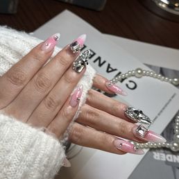 finally found a place that has korean/japanese style gems for my nails  my new favorite place! 10/10