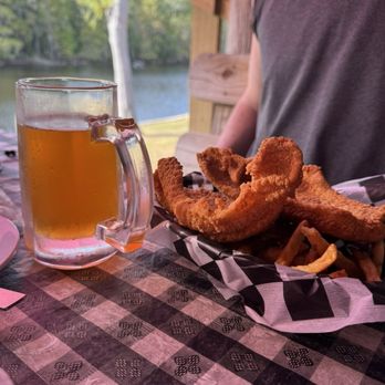 Big Pines Lodge - American Near Me - Karnack, Texas