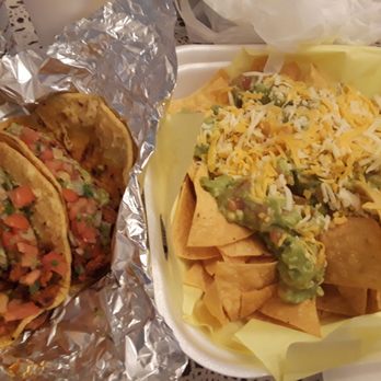 Mr. Alberto Mexican Food - Two Pastor tacos and chips with guacamole.  Oh yes. - Mexican Near Me - Glendora, California