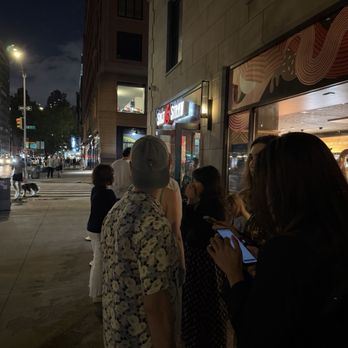 Salt & Straw - Friday night line - Ice Cream & Frozen Yogurt Near Me - New York, New York