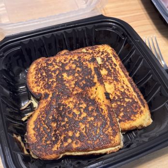 Bob Evans - Burnt French toast and no powdered sugar plus nasty tasting sausage! Not even edible! - Breakfast & Brunch Near Me - Valley Park, Missouri