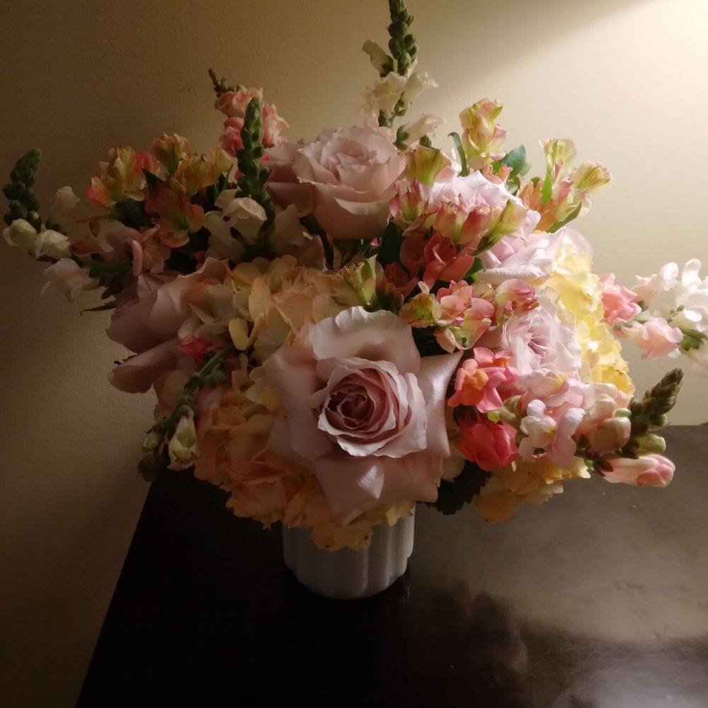 Sending Blooms - Florists Near Me - Burlington, Kentucky Sending Blooms - Florists Near Me - Burlington, Kentucky
