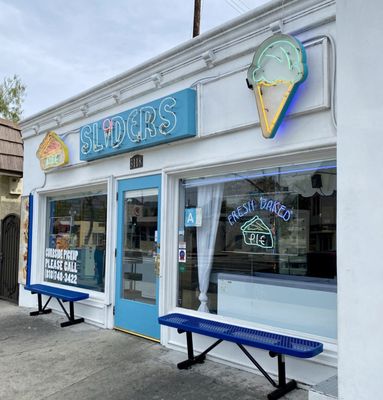 Sliders Bakery and Ice Cream Factory by null