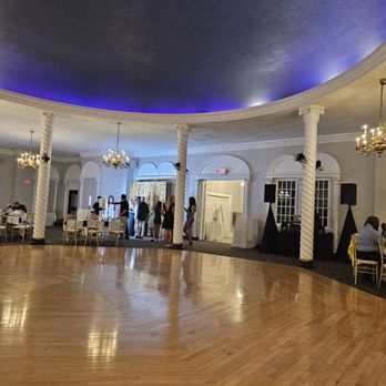 Blossom Heath Inn - Venues & Event Spaces Near Me - Saint Clair Shores, Michigan Blossom Heath Inn - Venues & Event Spaces Near Me - Saint Clair Shores, Michigan