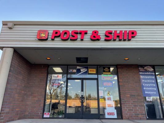 FedEx 店舗サイン l.jpg