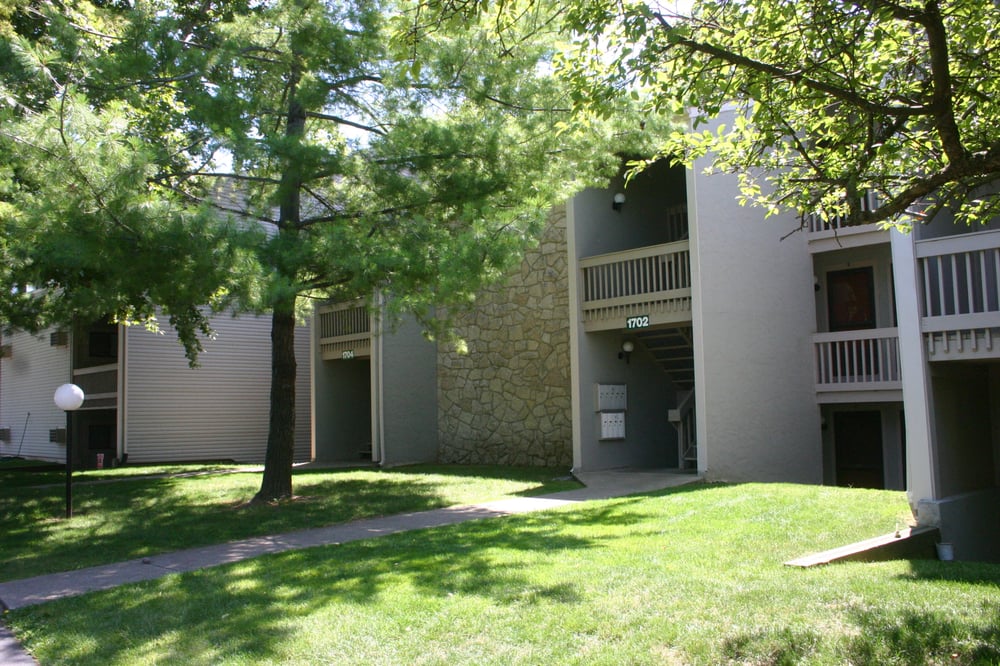 CRYSTAL LAKE APARTMENTS Updated July 2024 10 Photos 1706C Lakeview Dr, Newark, Ohio