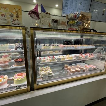 Tous Les Jours - Cake display - Bakeries Near Me - Pittsburgh, Pennsylvania