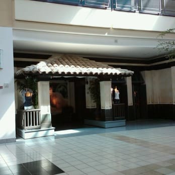 Hollister - Accessories Near Me - Moreno Valley, California Hollister - Accessories Near Me - Moreno Valley, California