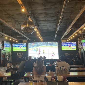 33 Taps - Silver Lake - Sports Bars Near Me - Los Angeles, California 33 Taps - Silver Lake - Sports Bars Near Me - Los Angeles, California
