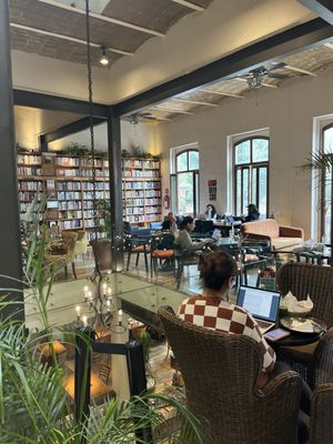 Cafebrería El Péndulo Roma by null