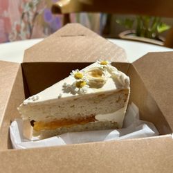 Joelle Eats Cake - Chamomile honey apricot cake