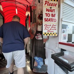 Rock & Roll Diner - Please wait to be seated.