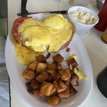 Dads’ Kitchen & Co - Eggs Benedict and hollandaise sauce - Breakfast & Brunch Near Me - St. Petersburg, Florida Dads’ Kitchen & Co - Eggs Benedict and hollandaise sauce - Breakfast & Brunch Near Me - St. Petersburg, Florida