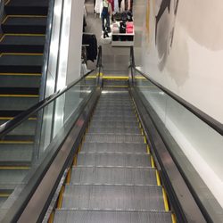 H&M - H&M Oxmoor Center escalators