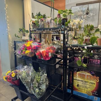Leamington Florist - Front - Florists Near Me - Alameda, California