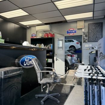 Parkway Gas - Interior - Auto Repair Near Me - West Roxbury, Massachusetts Parkway Gas - Interior - Auto Repair Near Me - West Roxbury, Massachusetts