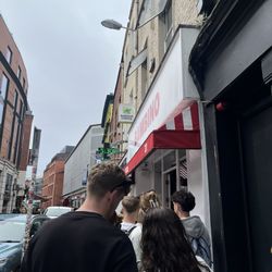 BAMBINO Stephen Street Lwr - Line to get in.