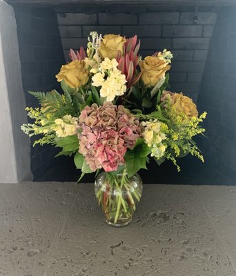 Flower Outlet & Gifts by null