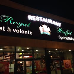 Royal Buffet - Devanture la nuit.