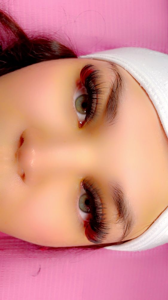 Lashdazzle by Ireland Logo