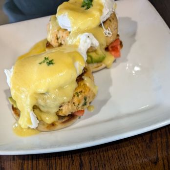 The Woodbury - Crab cake eggs Benedict - New American Near Me - Columbus, Ohio