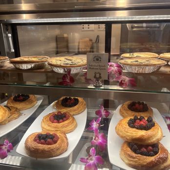 Urth Caffe & Bar - Cafes Near Me - Los Angeles, California Urth Caffe & Bar - Cafes Near Me - Los Angeles, California