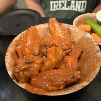 Duff's Famous Wings - American Near Me - Amherst, New York Duff's Famous Wings - American Near Me - Amherst, New York