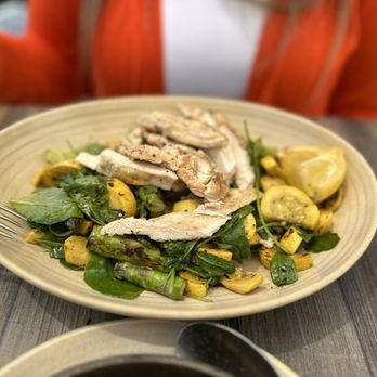 Danville Brewing - Paleo chicken bowl - Breweries Near Me - Danville, California Danville Brewing - Paleo chicken bowl - Breweries Near Me - Danville, California