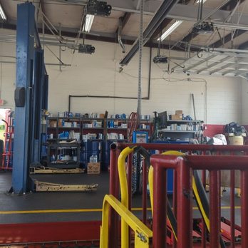 Valvoline Instant Oil Change - Oil change bay - Oil Change Stations Near Me - Flower Mound, Texas