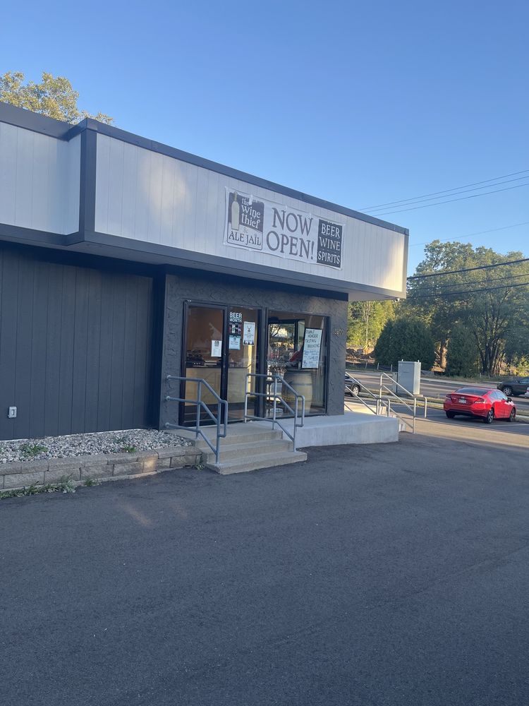 The Wine Thief & Ale Jail - vineyard in Crystal, MN