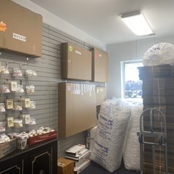 PASS - Packaging and Shipping Specialists - Picture boxes and packing peanuts