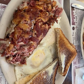 Candy Apple Cafe - Corned Beef Hash and Eggs - Cafes Near Me - Akron, New York