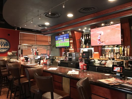 RED ROBIN GOURMET BURGERS AND BREWS - 113 Photos & 86 Reviews - Burgers