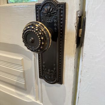 Sam's General Store - Old school door knob on cafe front door - Coffee & Tea Near Me - Calistoga, California Sam's General Store - Old school door knob on cafe front door - Coffee & Tea Near Me - Calistoga, California