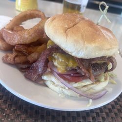 Sly Fox Tavern - Bacon cheeseburger. Delightful!