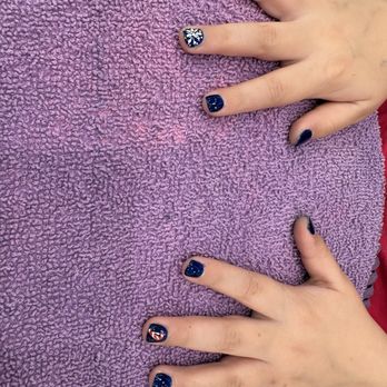 Lavender Nail Bar 2 - 8 year old's Christmas nails - Nail Salons Near Me - Dallas, Texas