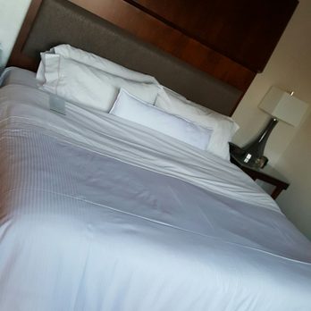 The Westin Seattle - Bed in room on floor 30 - Hotels Near Me - Seattle, Washington